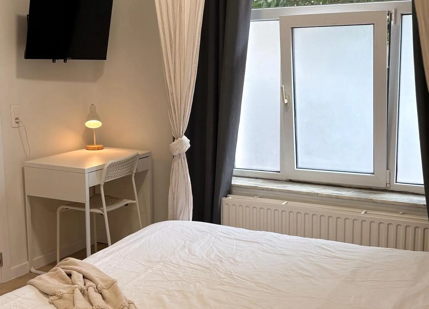 Fully Renovated Studio Near Brussels Centre & Midi 0*,  בלגיה
